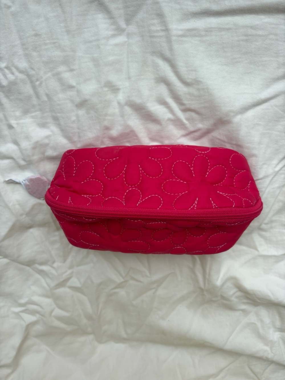 Benefit Cosmetics Bright Pink Quilted Daisy Cosmetic Case NWT - Picture 3 of 10
